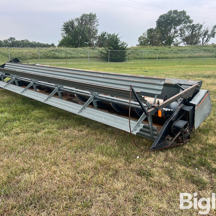 Deutz-Allis R24 24’ Platform Header