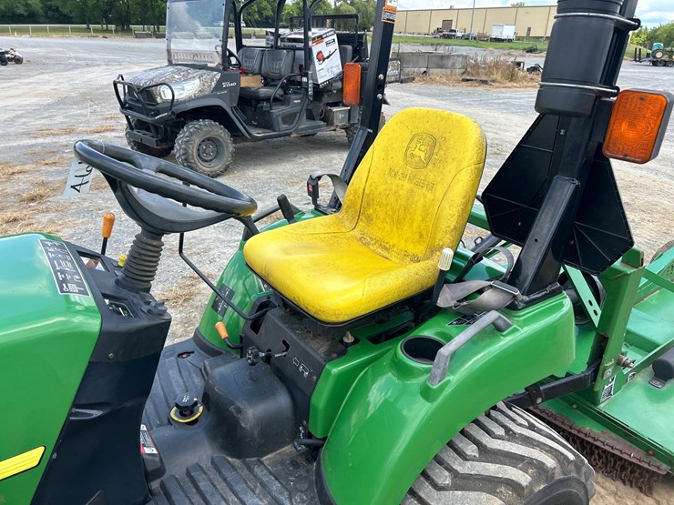 john-deere-2305-image-9