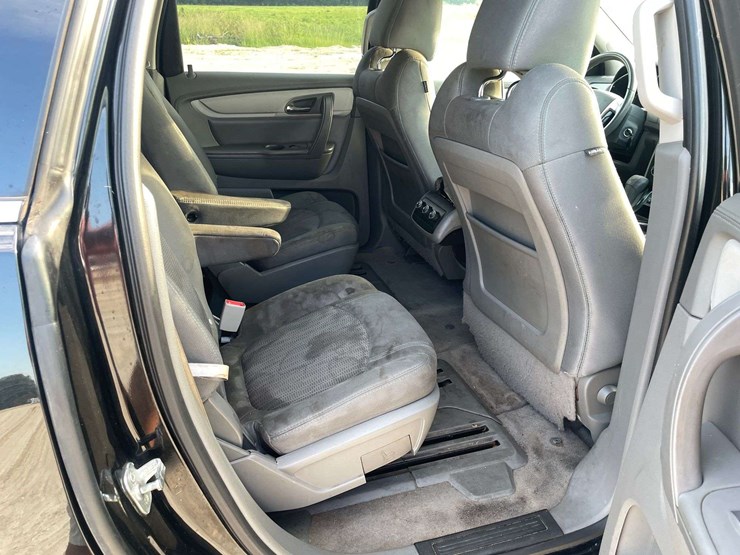 2017-chevrolet-traverse-image-16