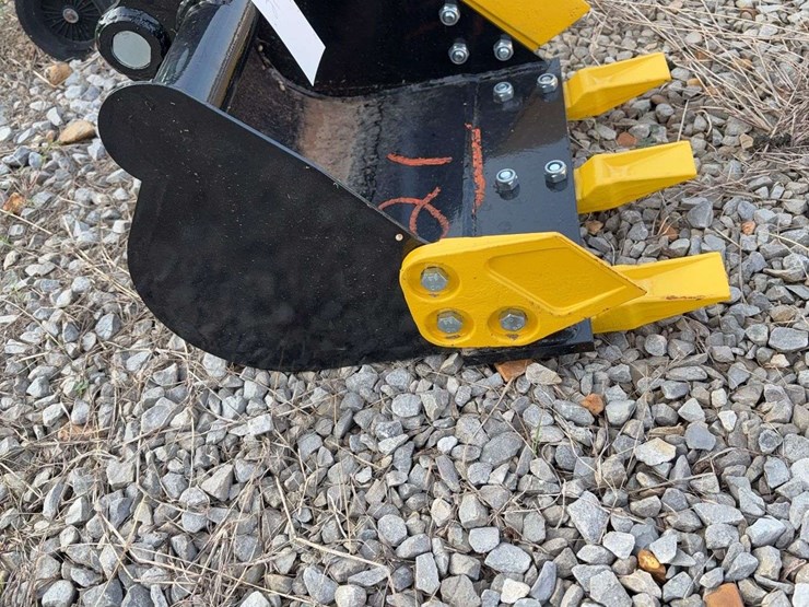 mini-excavator-bucket,-18"-image-3