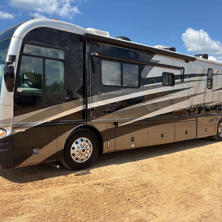 2003 Freightliner XC Fleetwood Revolution Diesel Pusher Motor Home (65,650 Miles)