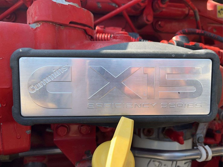 2019-kenworth-t8-series-dump-truck-image-41