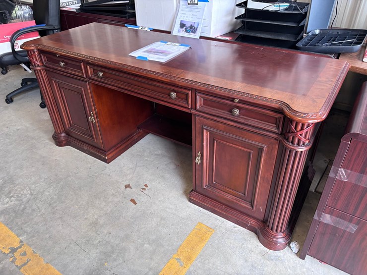 #201-•-wooden-executive-desk-image-1