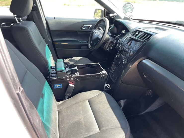 2017-ford-explorer-image-18