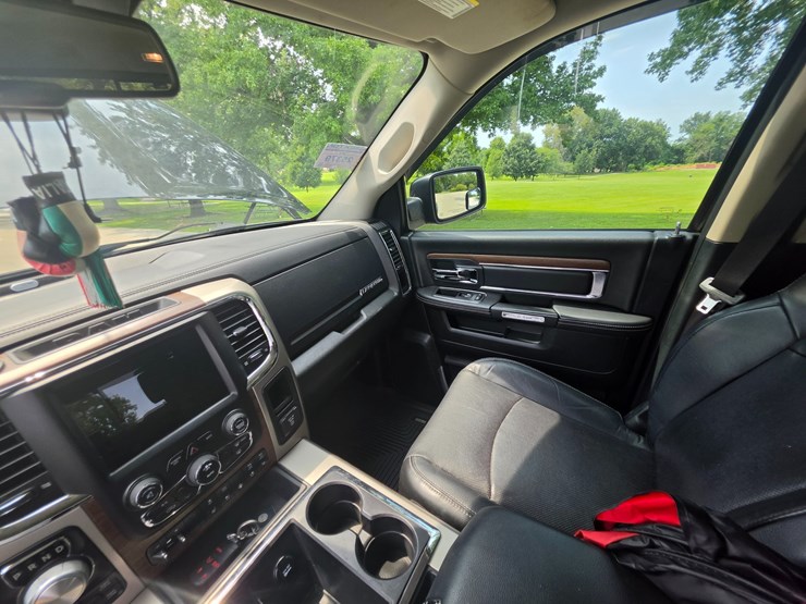2014-dodge-1500-image-31