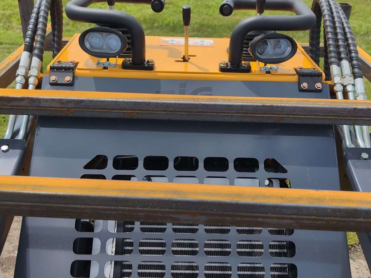 zjg-mini-skid-steer-loader-zj-380-(yellow)---15hp-image-4