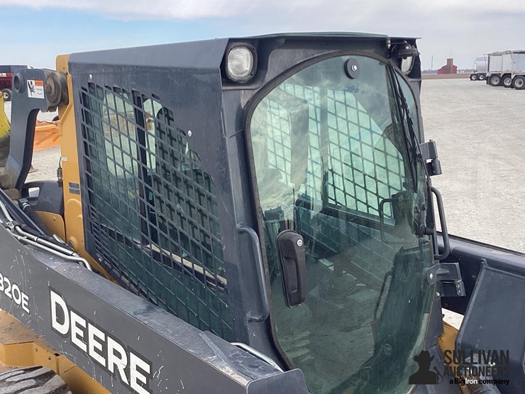 2016-deere-320e-image-13