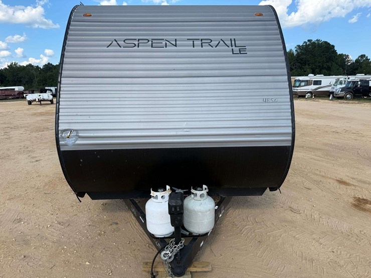 2021-keystone-bumper-pull-camper-image-11