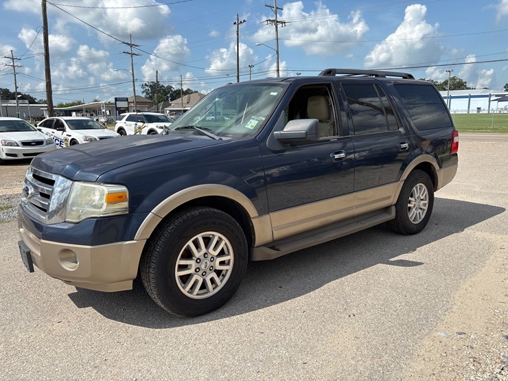 2013-ford-expedition-image-1