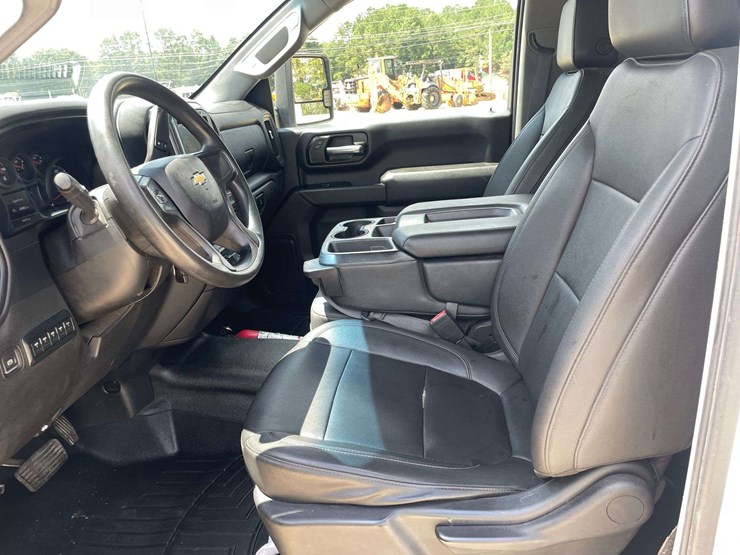 2021-chevrolet-silverado-3500-image-10