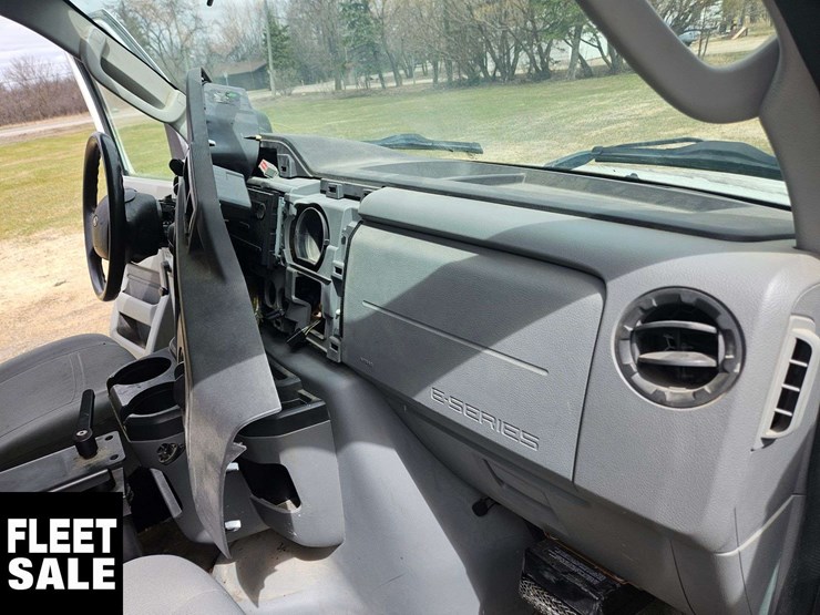 2010-ford-cargo-image-22