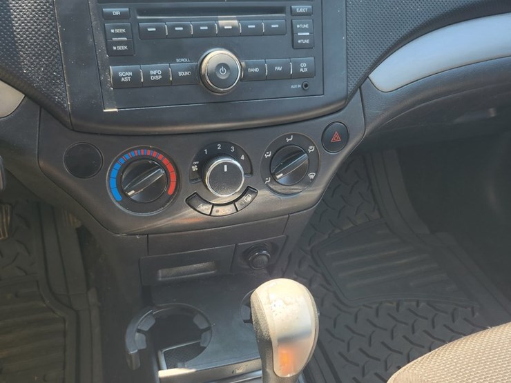 #2810-•-2009-chevrolet-aveo-lt-(has-wi-title)-image-12