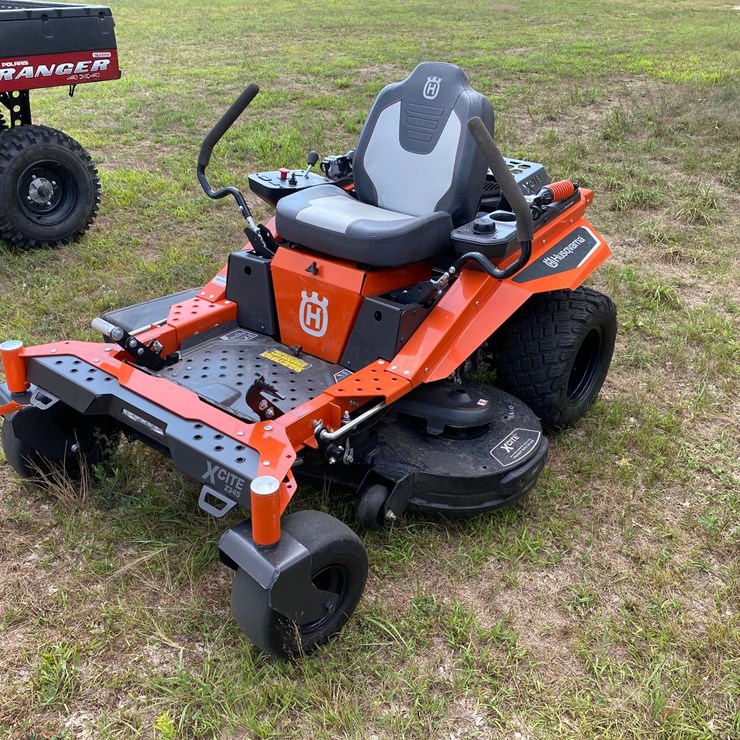 #7957 • Husqvarna Xcite Z345 Zero Turn Lawn Mower