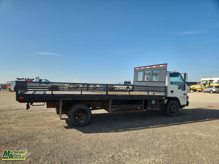 2005-gmc-w5500-image-8