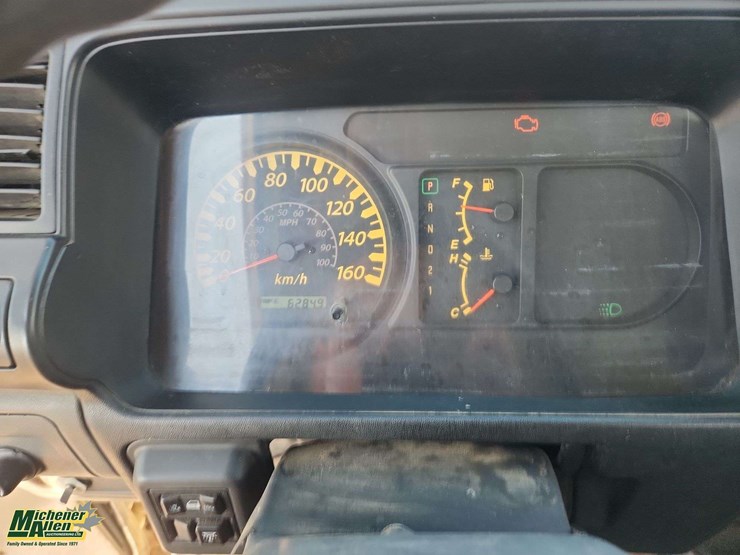 2005-gmc-w5500-image-17
