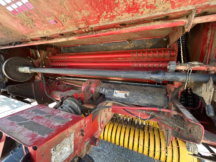 new-holland-br7090-image-11