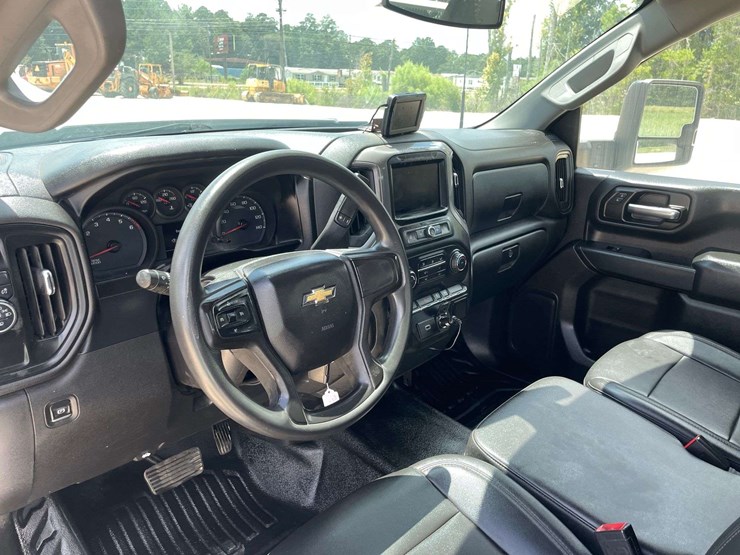 2020-chevrolet-silverado-3500-image-11