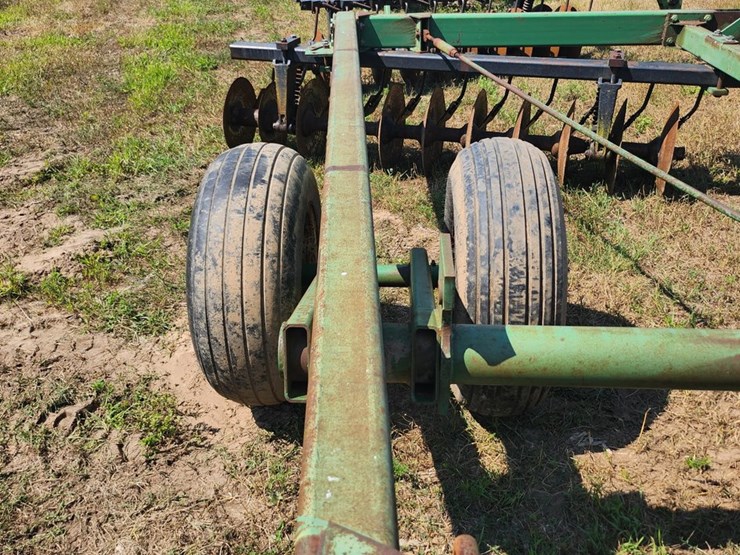 john-deere-235-image-3