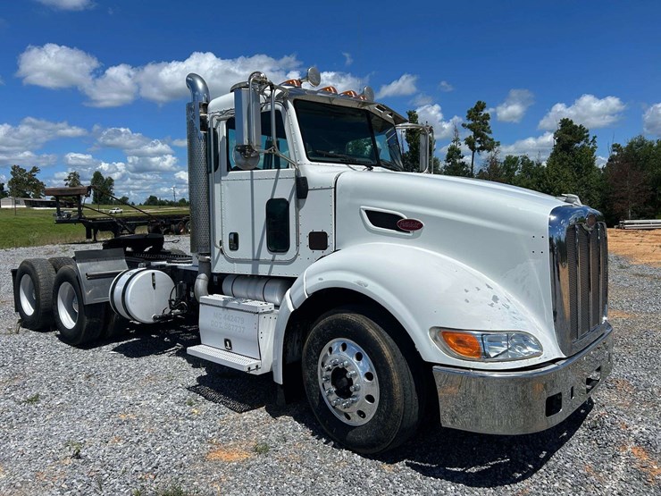 2010-peterbilt-386-image-2