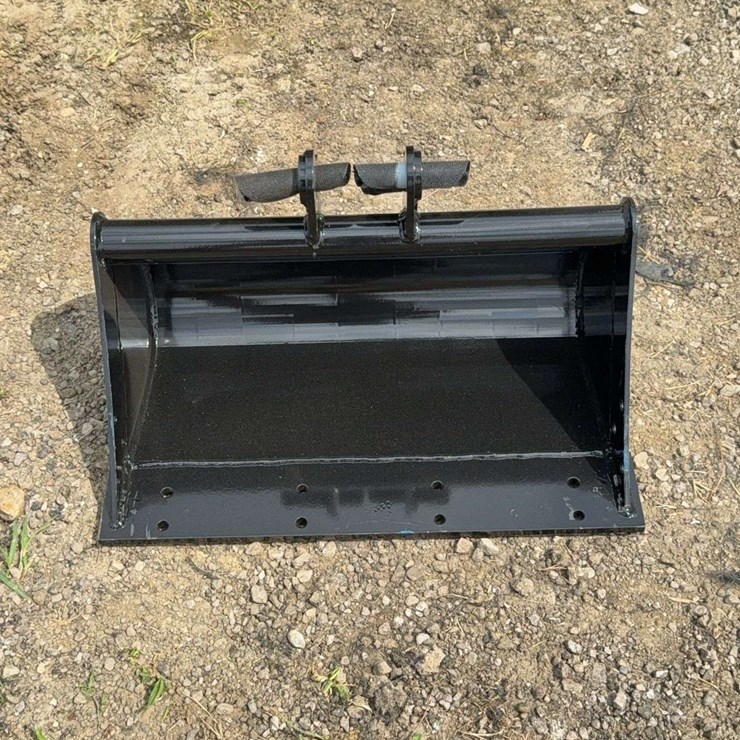 22” W Mini Excavator Mud Bucket - Model ZL-11