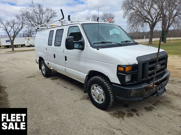 2010-ford-cargo-image-2