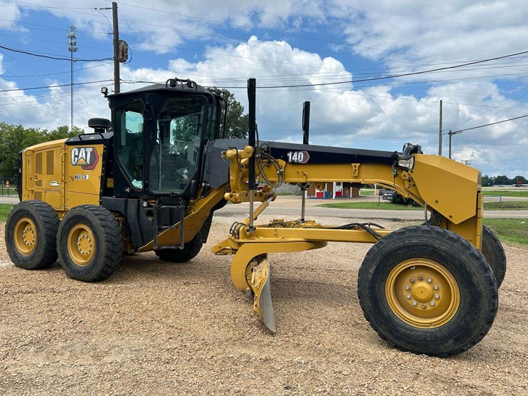 2020-caterpillar-140-image-3