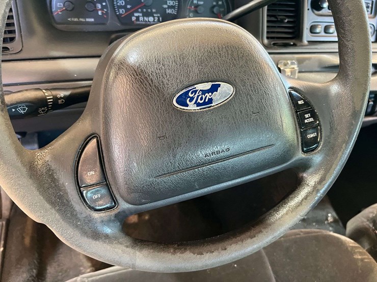 2004-ford-crown-vic-(211,135-miles)-image-28