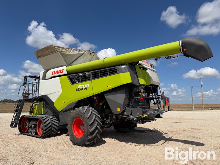 2023-claas-lexion-8700tt-image-7
