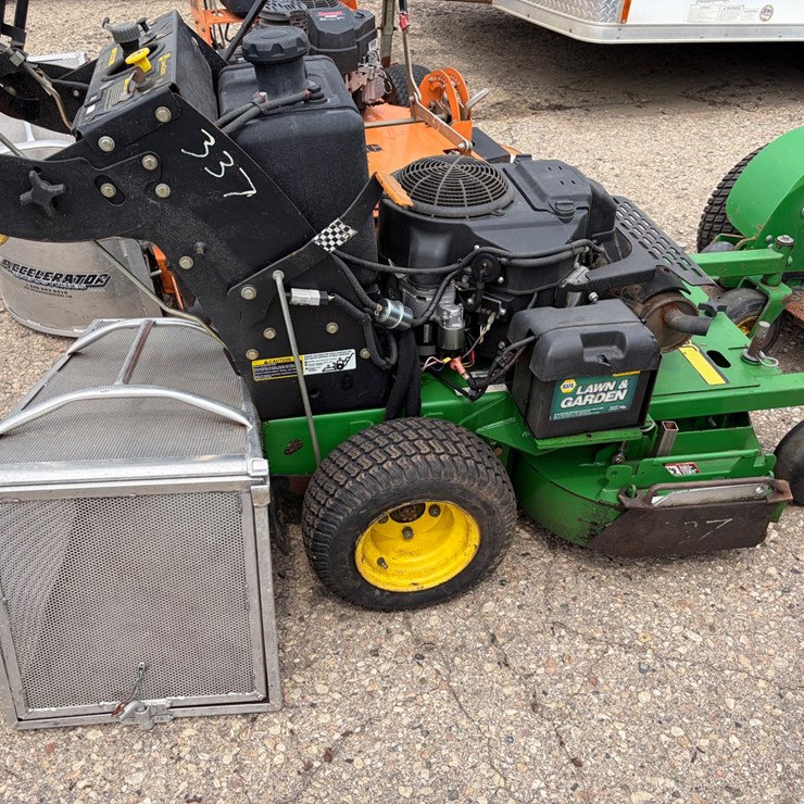 #8382 • John Deere WH36A Mower