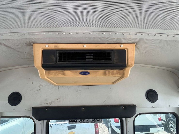 2001-chevrolet-express-bus-image-21