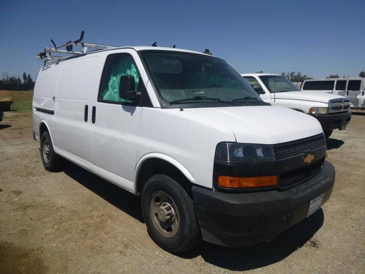 2015-chevrolet-express-2500-image-3