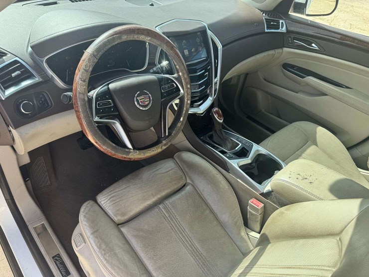2014-cadillac-srx-image-11