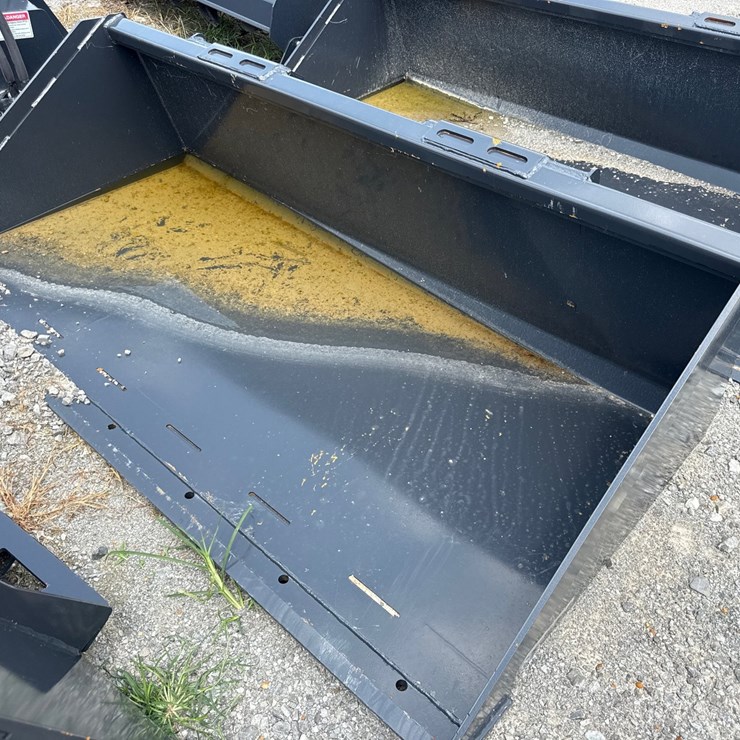 #71 • 70” SKID STEER SMOOTH BUCKET