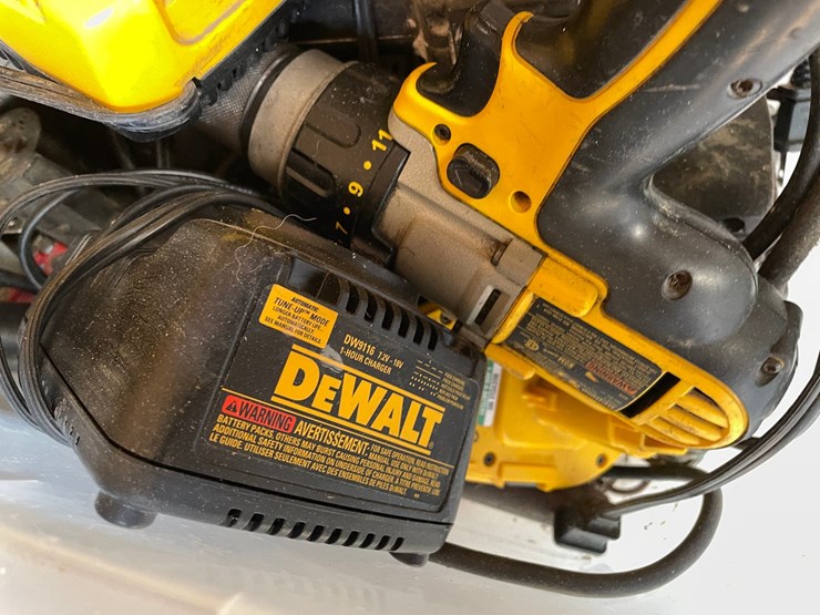 #10139-•-tote-of-dewalt-tools-image-5