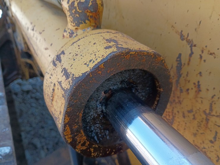 caterpillar-d4c-image-51
