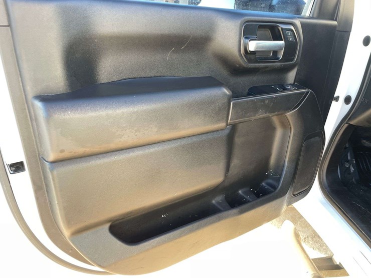 2021-chevrolet-silverado-3500-image-9