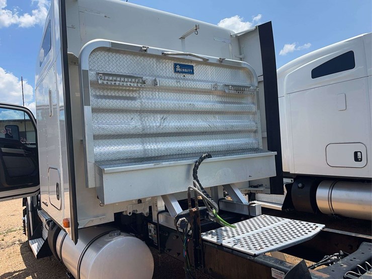 2022-kenworth-t680-image-5