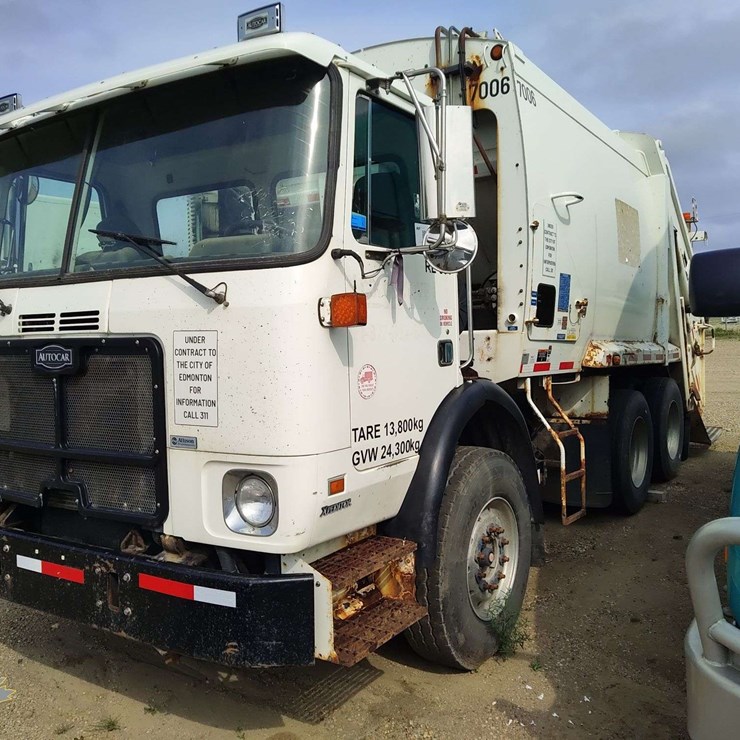 Non-Operable 2008 Autocar WX T/A Refuse Truck