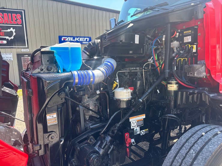 2020-peterbilt-579-image-14