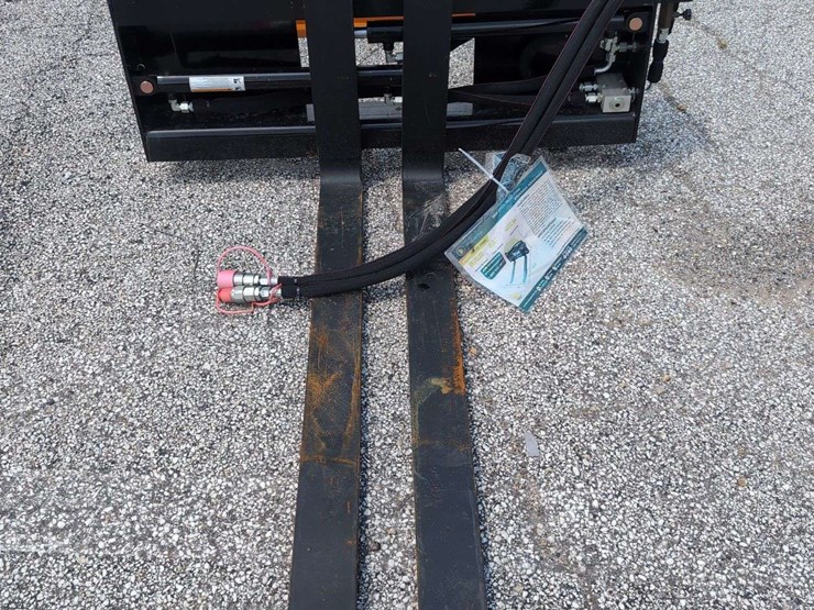 wolverine-skid-steer-pallet-fork-hydraulic-adjustable-pfa-11-3300g-image-1