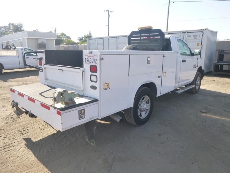 2016-dodge-3500-image-4