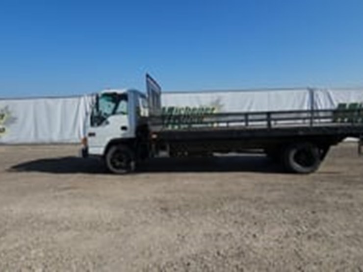 2005-gmc-w5500-image-5