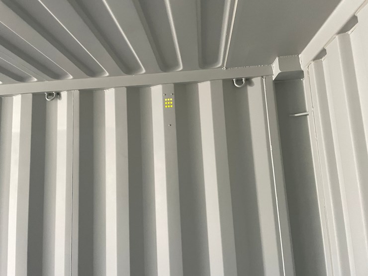 #404-•-20'-shipping-container-image-22