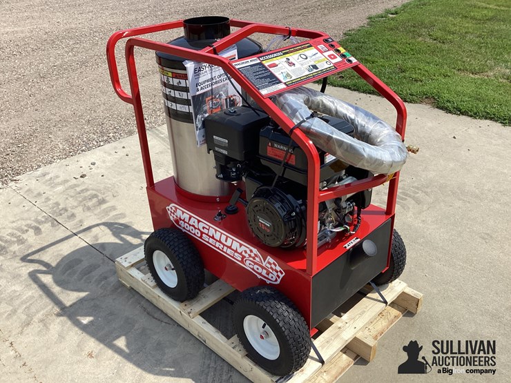2026-magnum-4000-series-hot-water-pressure-washer-image-3