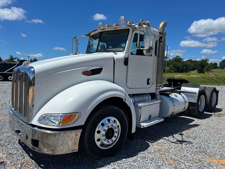 2010-peterbilt-386-image-1
