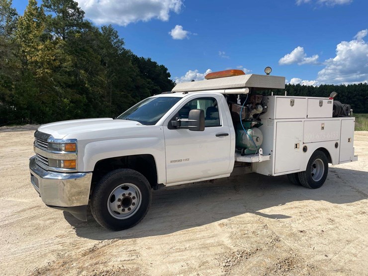 2017-chevrolet-silverado-3500-image-1