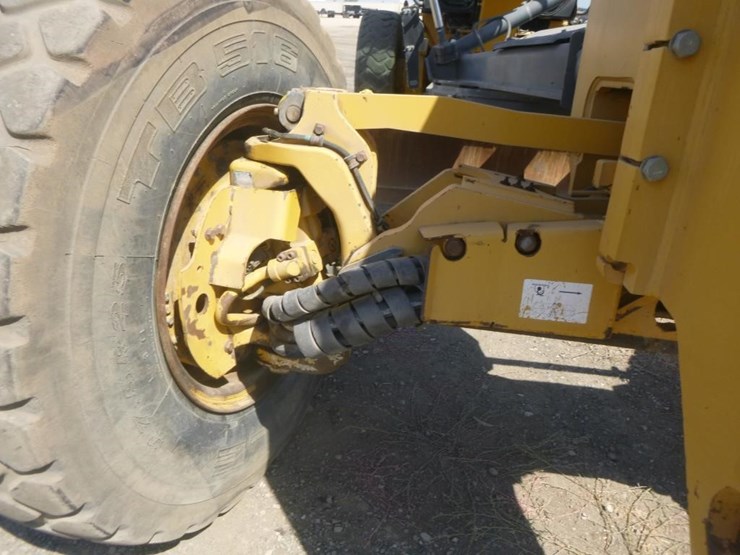 2012-deere-672gp-image-37