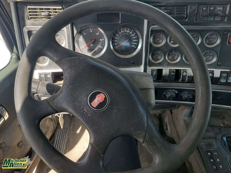 non-operable-2015-kenworth-t4-series-t/a-hook-lift-truck-image-13