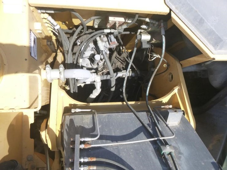 2011-deere-225d-lc-image-38
