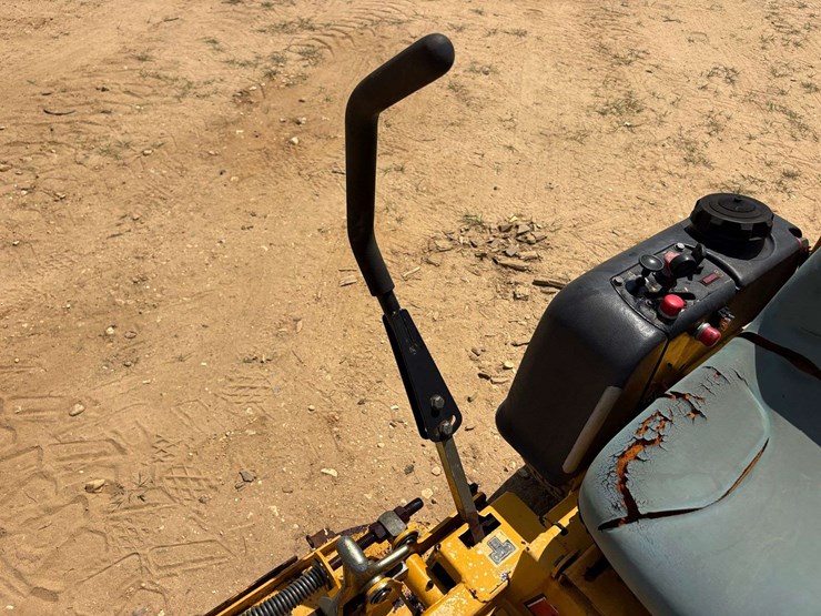 hustler-fasttrak-42"-zero-turn-lawn-mower-image-7